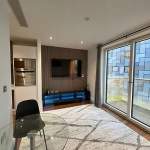 Apartment In Canary Wharf, London
